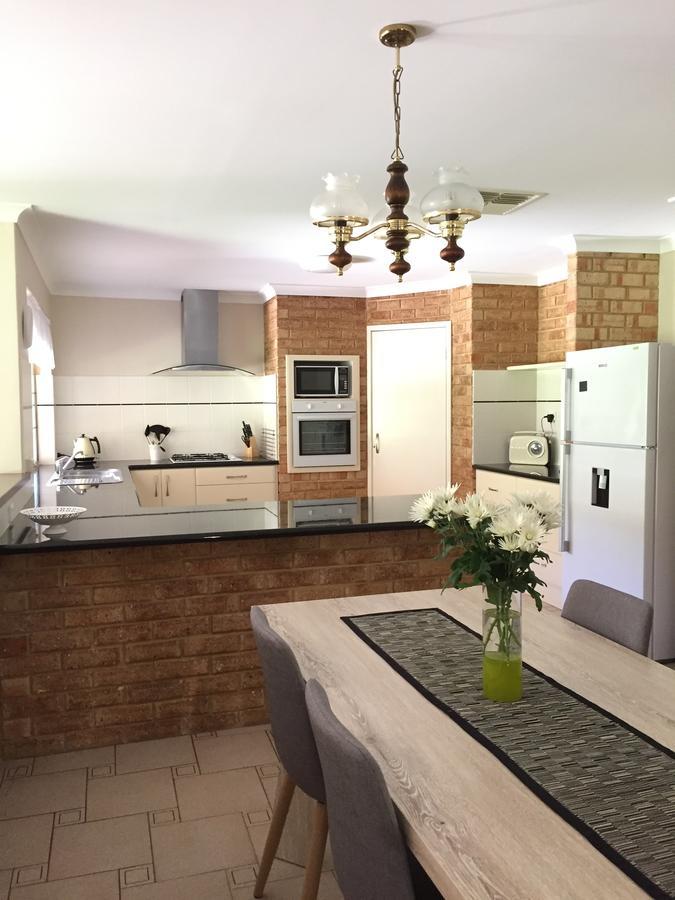 פרת'' Murdoch Station Bed & Breakfast מראה חיצוני תמונה